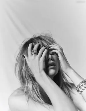 Suki Waterhouse