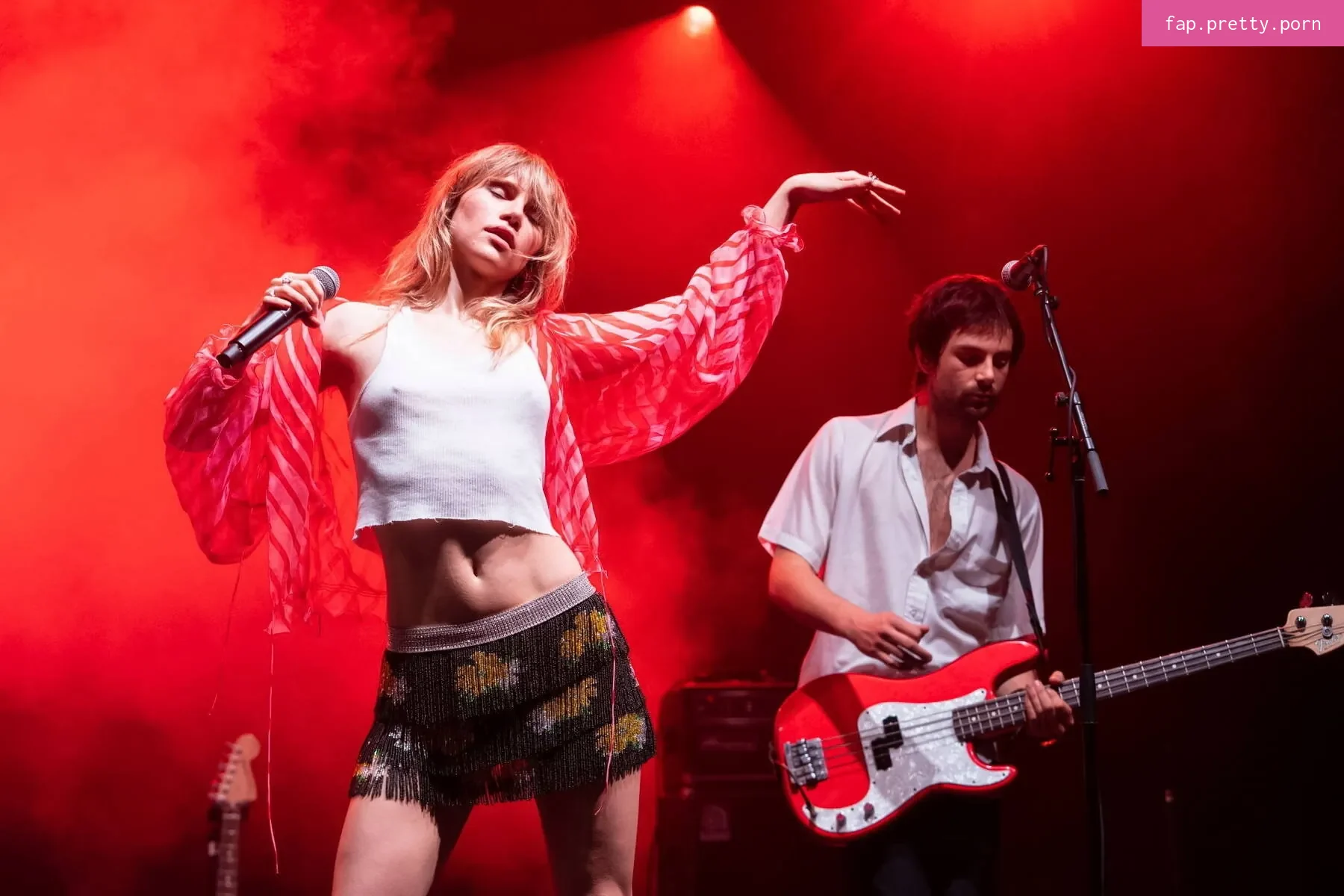 Suki Waterhouse - Photo #03
