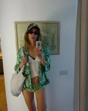 Suki Waterhouse