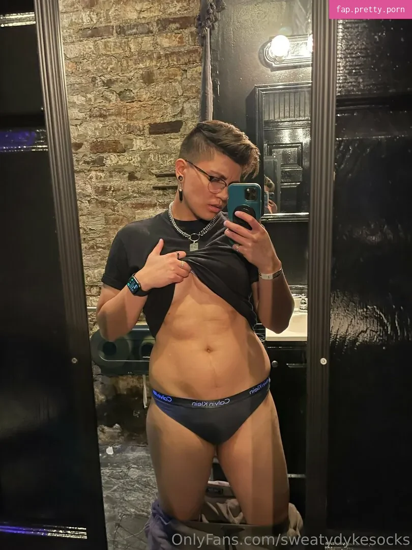 sweatydykesocks - Photo #61