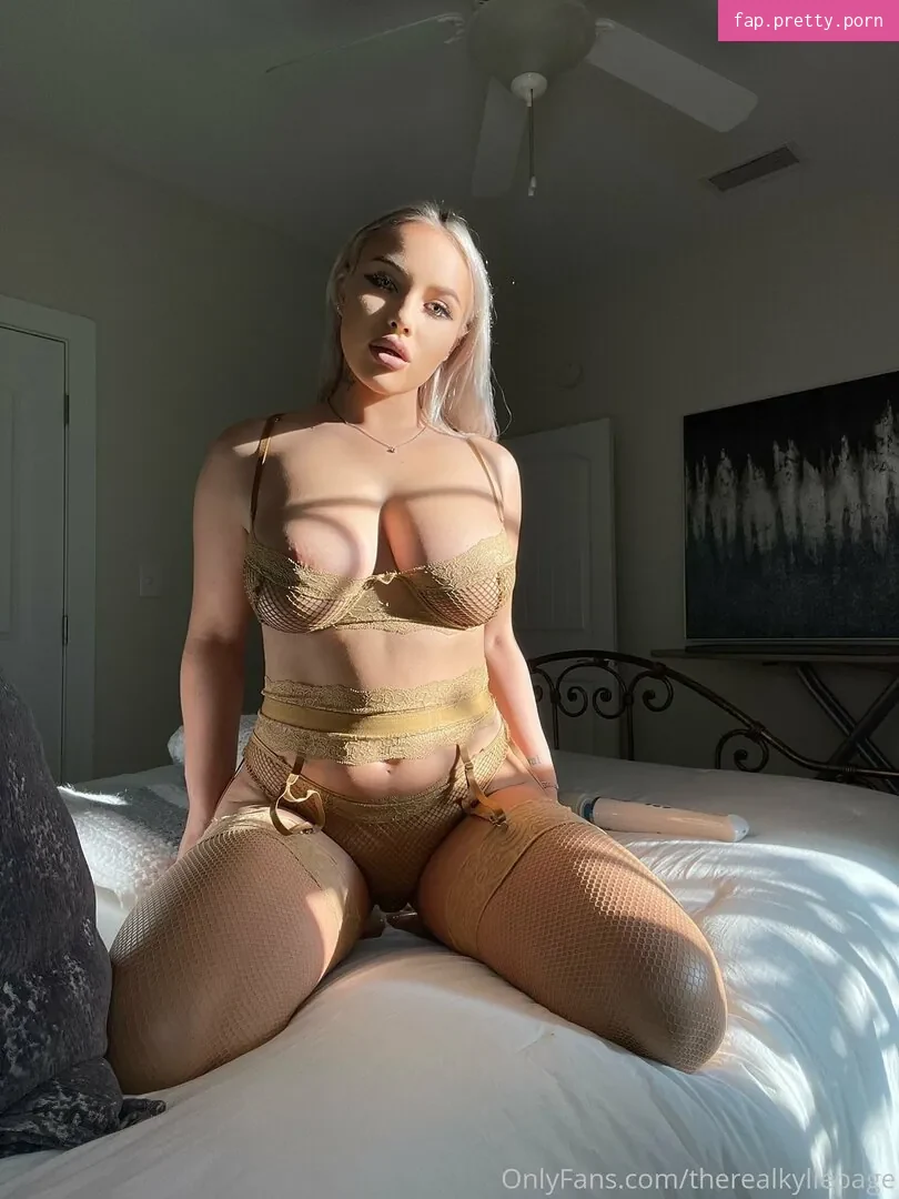 therealkyliepage - Photo #42