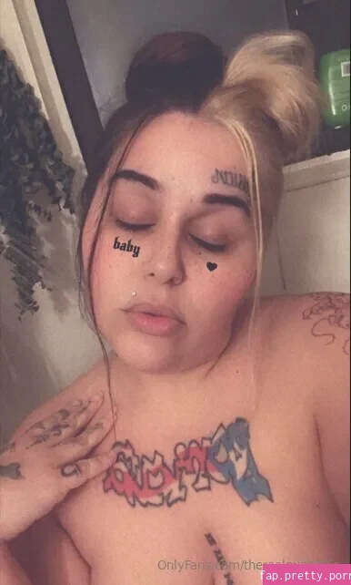 therealmizkellie - Photo #12