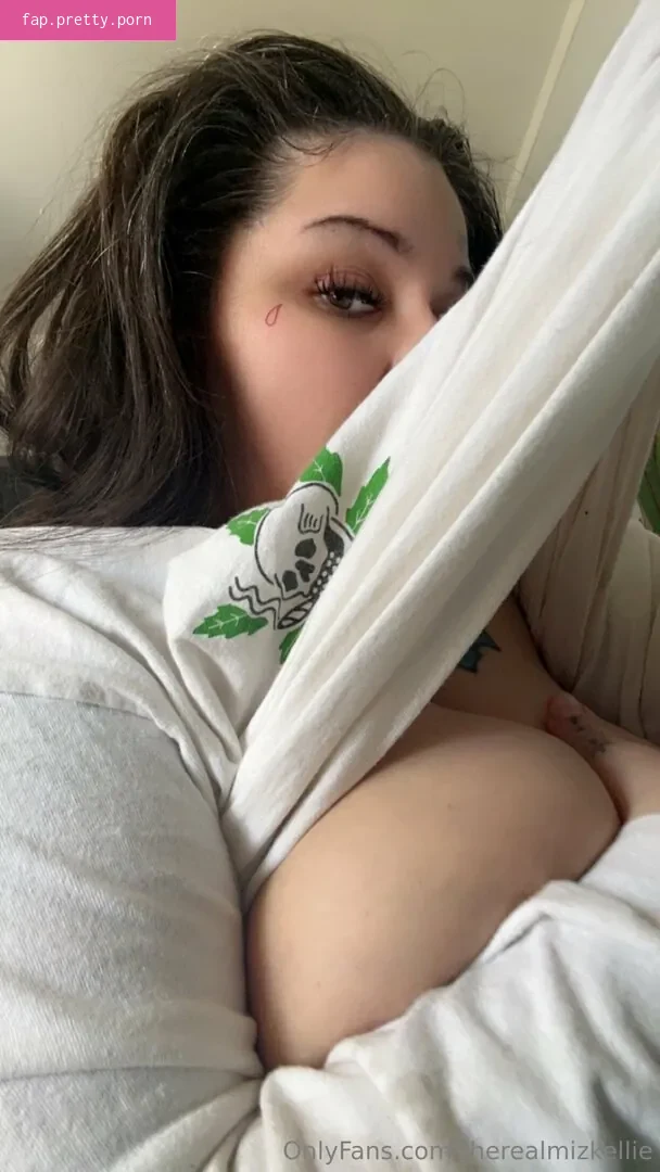 therealmizkellie - Photo #22