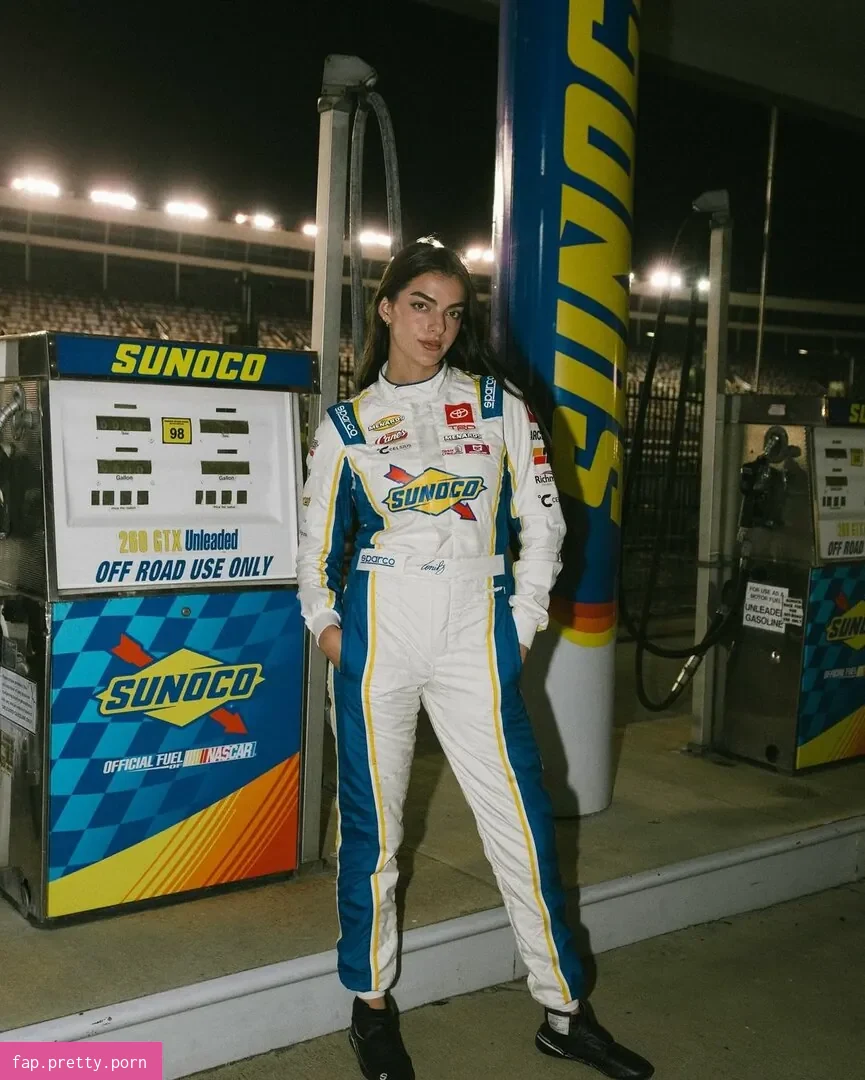 Toni Breidinger - Photo #16