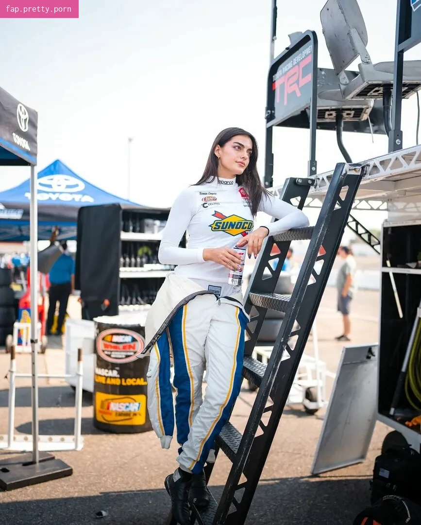 Toni Breidinger - Photo #19