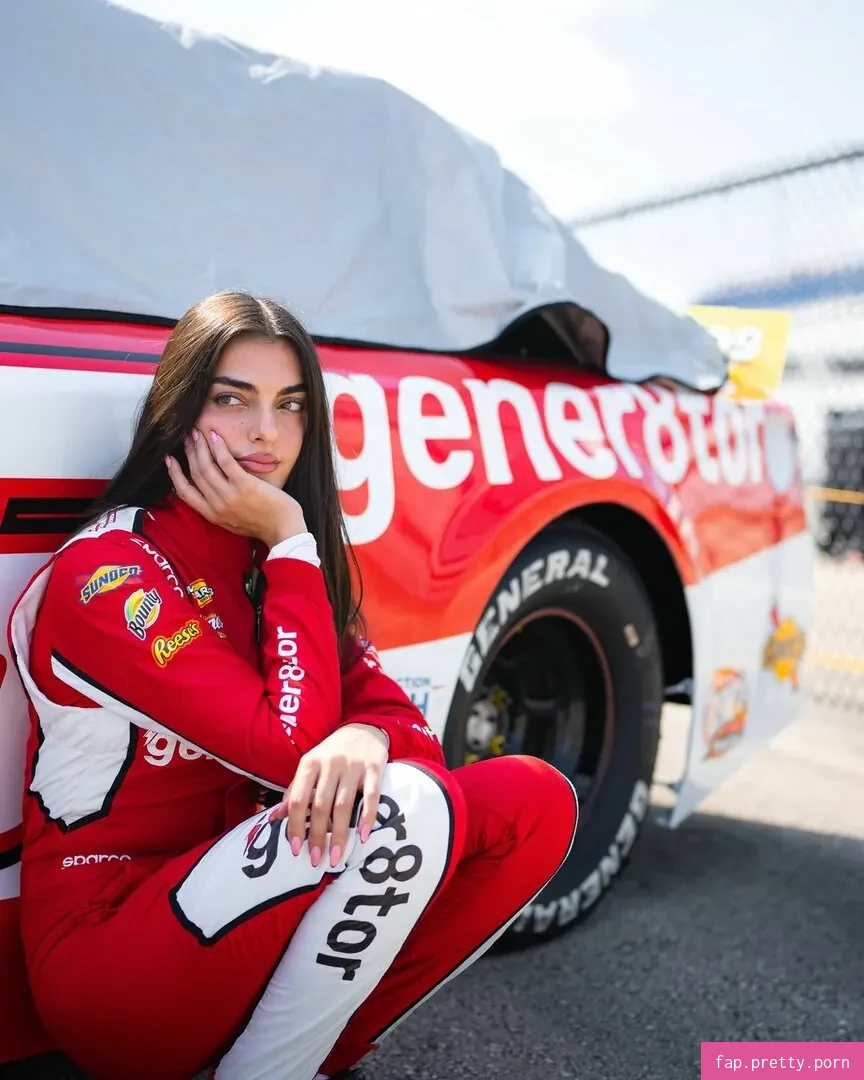 Toni Breidinger - Photo #21