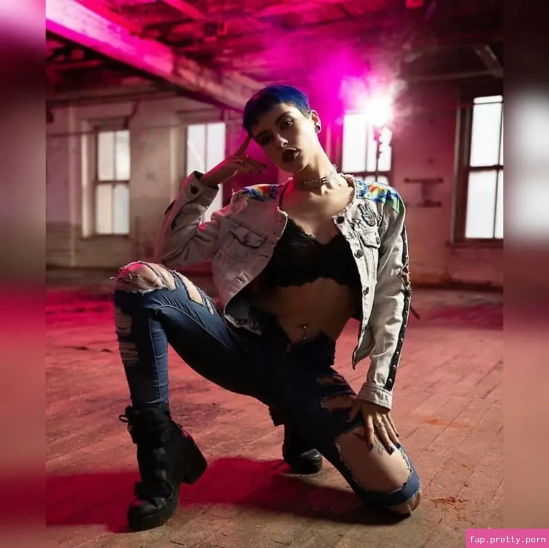 Taylor Evanchak - Photo #01