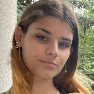 Titsplustats_Emely