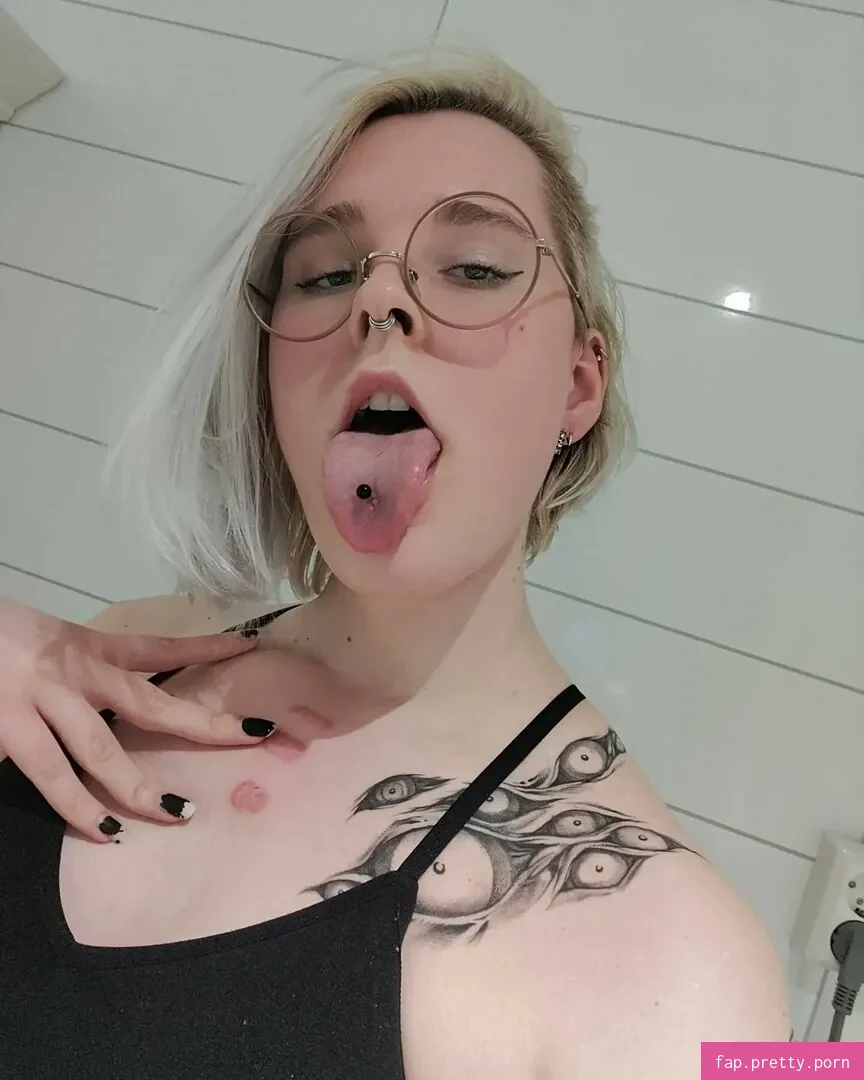 Tall Goth - Photo #03