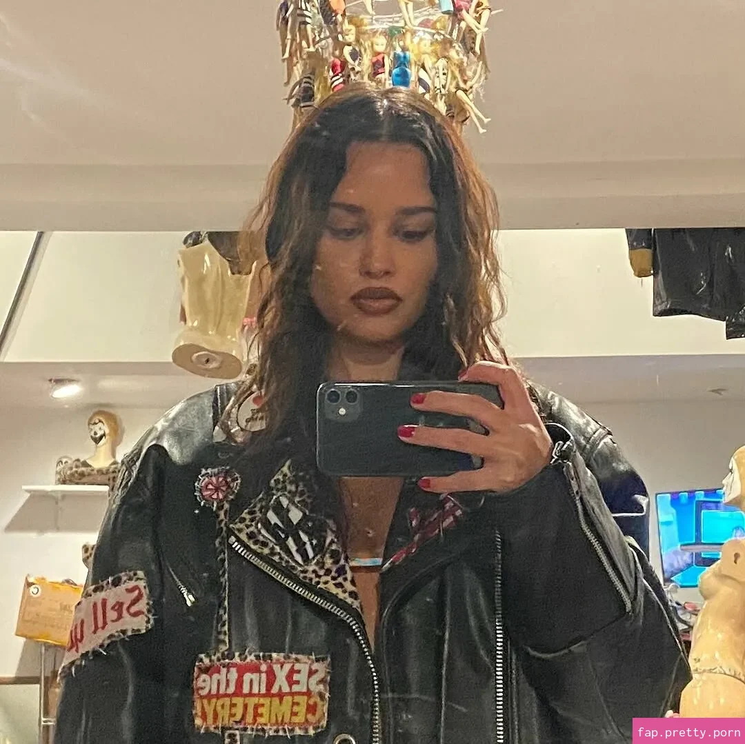 Tommy Genesis - Photo #14