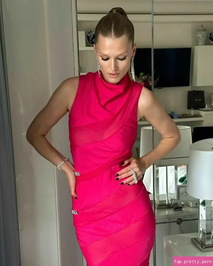 Toni Garrn - Photo #24