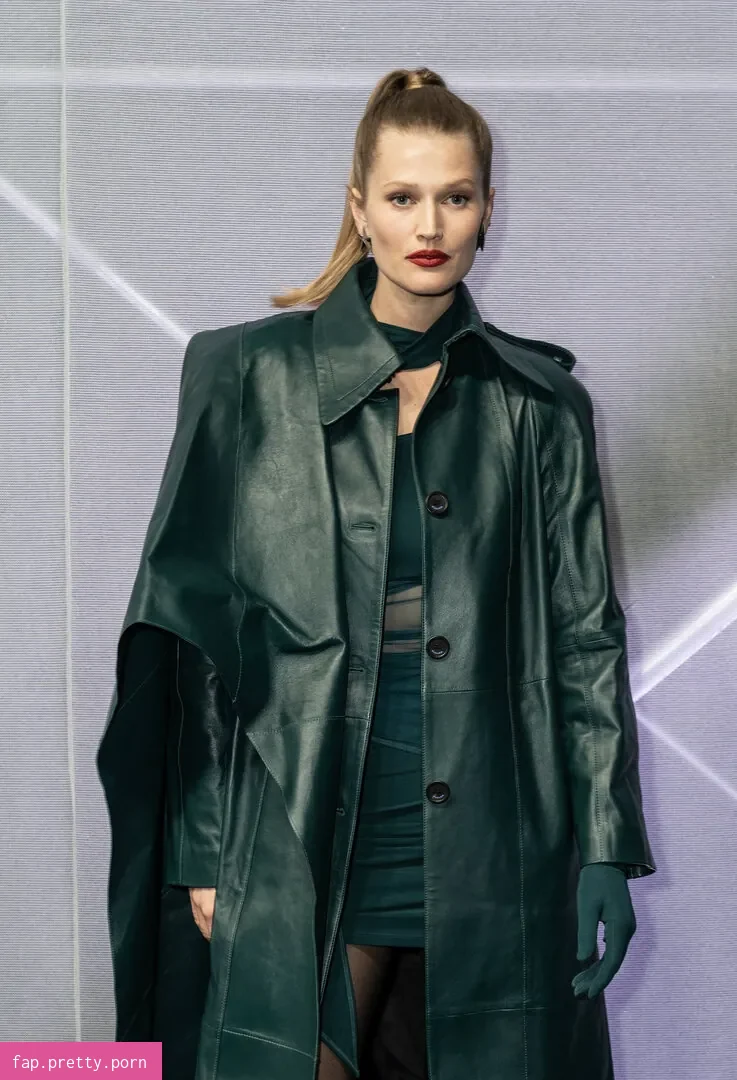Toni Garrn - Photo #52