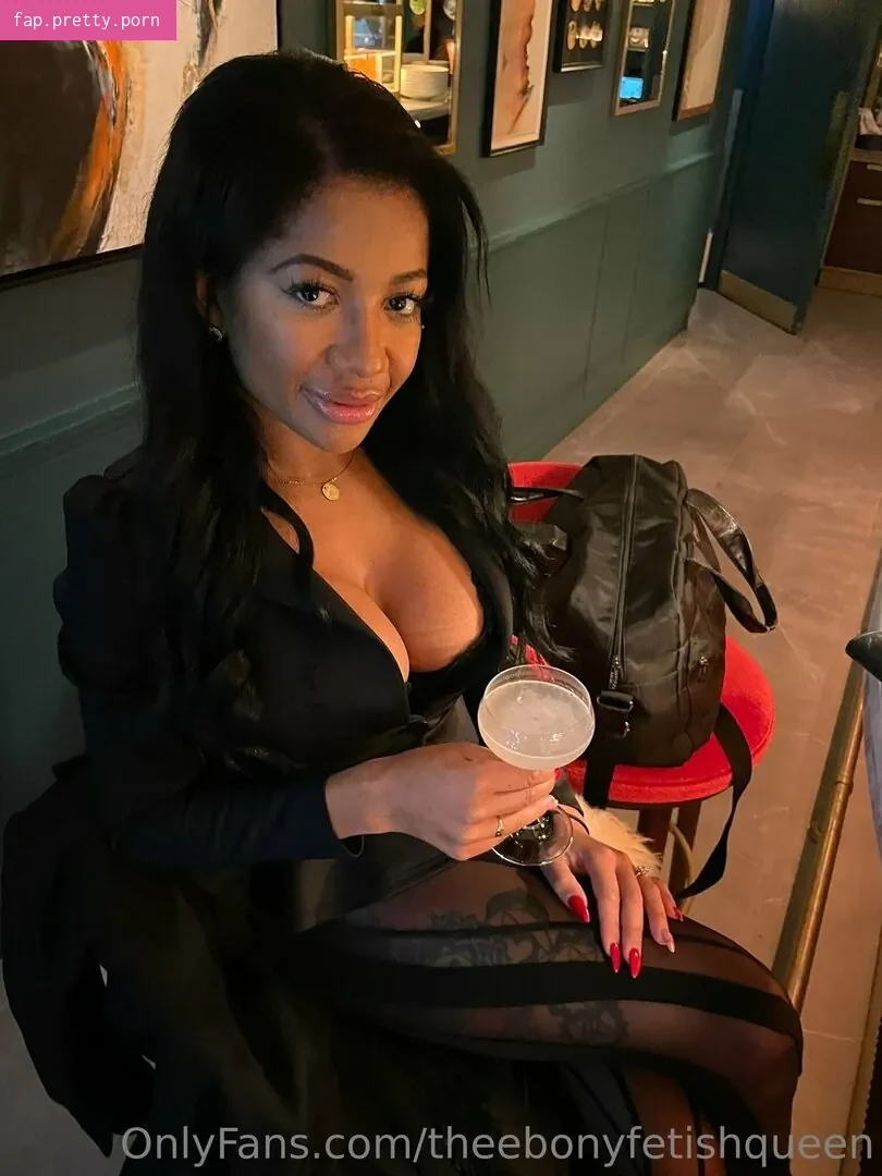 theebonyfetishqueen - Photo #01