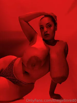 Thegirlinred0