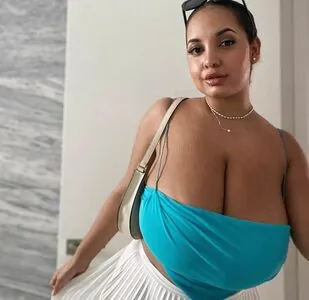 Thegirlinred0