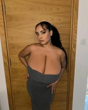 Thegirlinred0