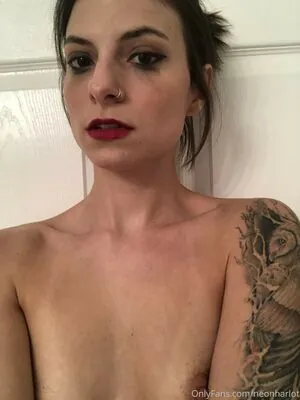 theneonharlot
