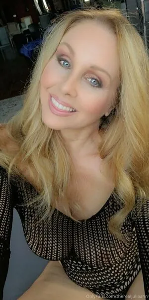 TheRealJuliaAnn