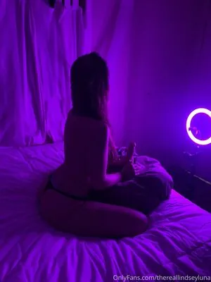 thereallindseyluna