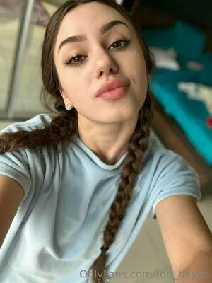 Tori_Hayes