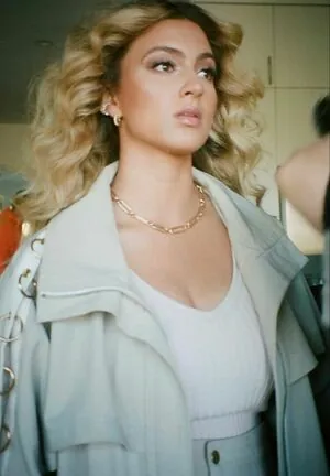 Tori Kelly