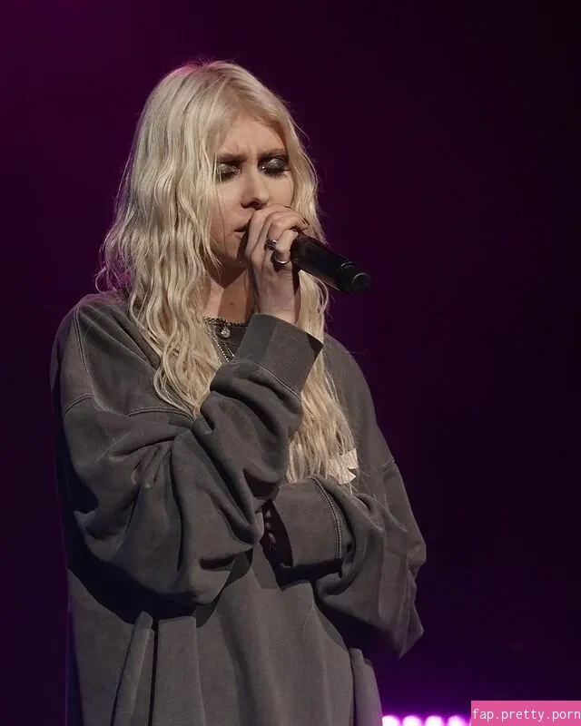 Taylor Momsen - Photo #92