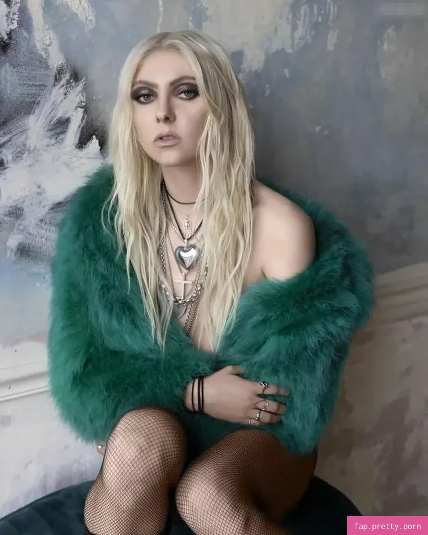 Taylor Momsen - Photo #38