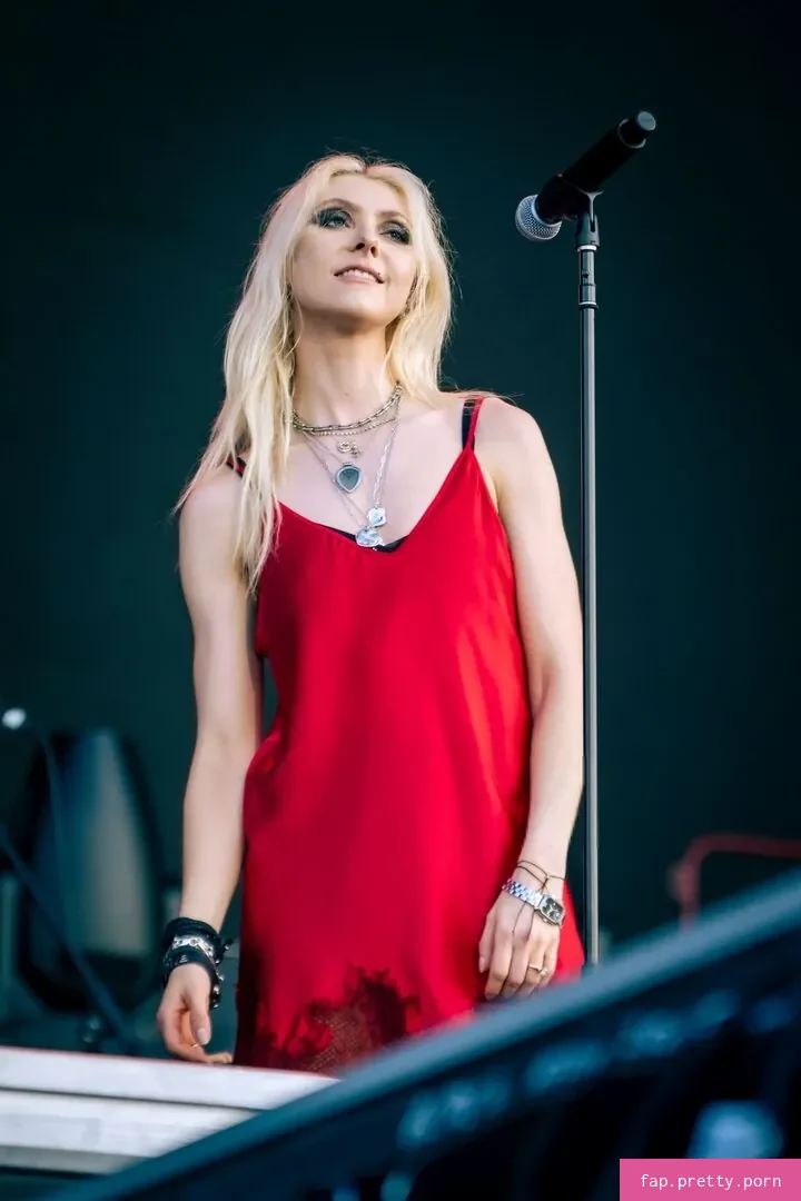Taylor Momsen - Photo #78