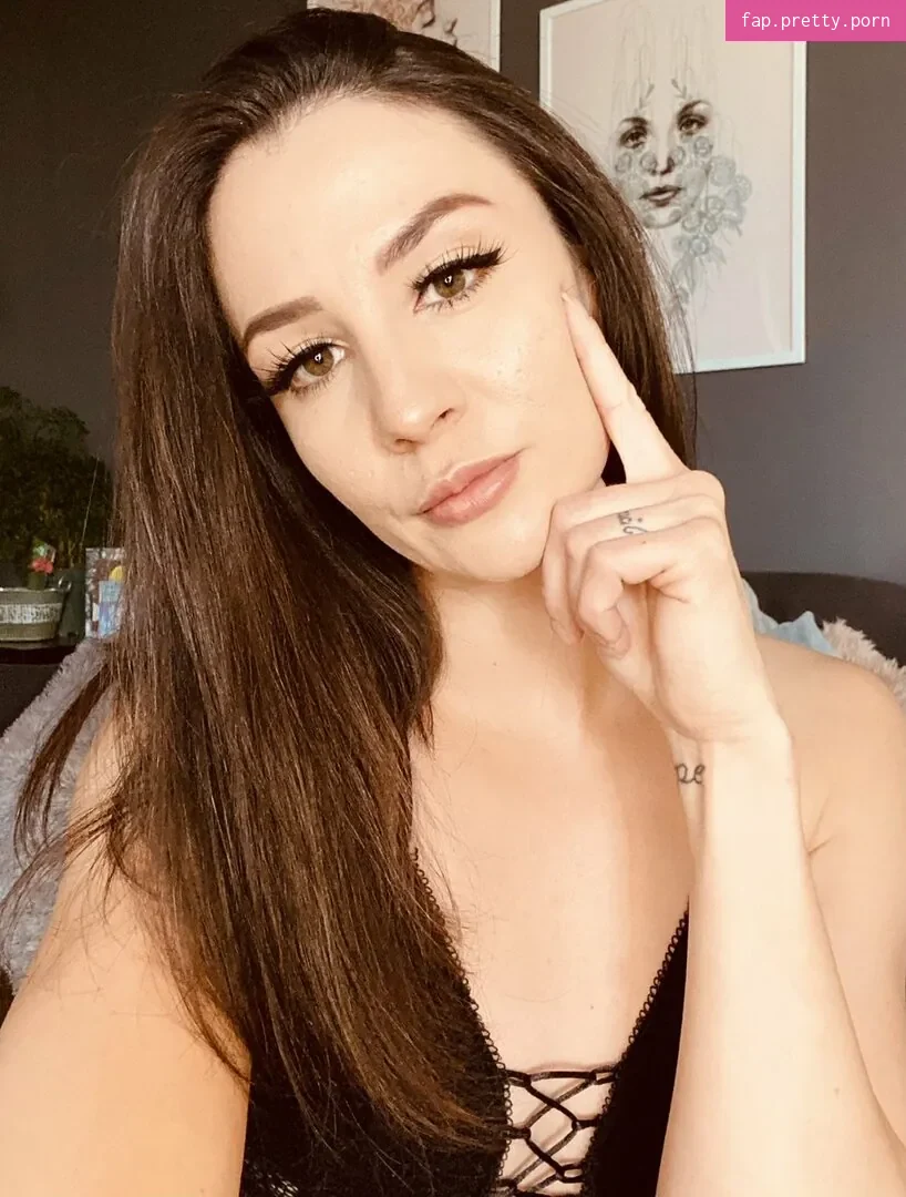 The Naughty Peach - Photo #39
