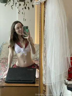 toomuchbootyforjudy