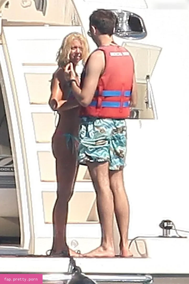 Tara Reid - Photo #19