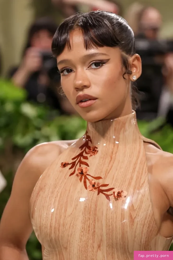Taylor Russell - Photo #02