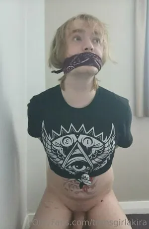 transgirlakira