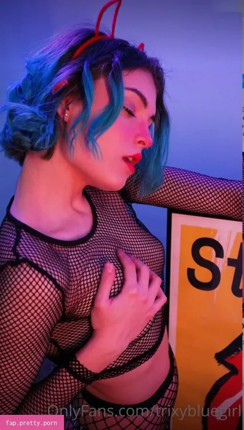 TrixyBlue - Photo #78