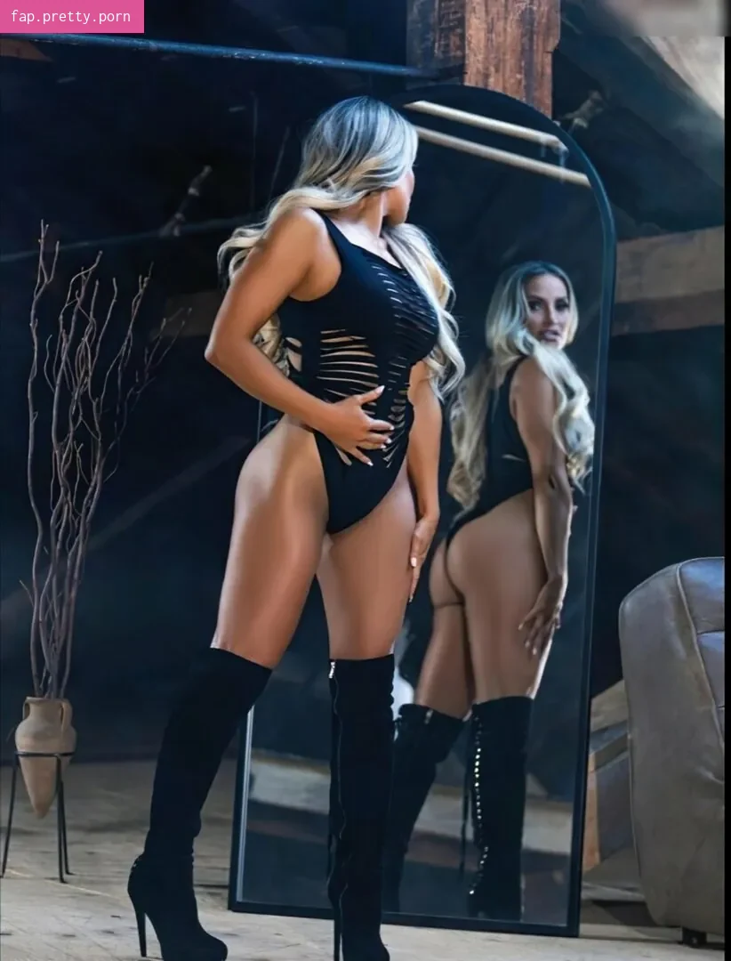 Trish Stratus - Photo #36