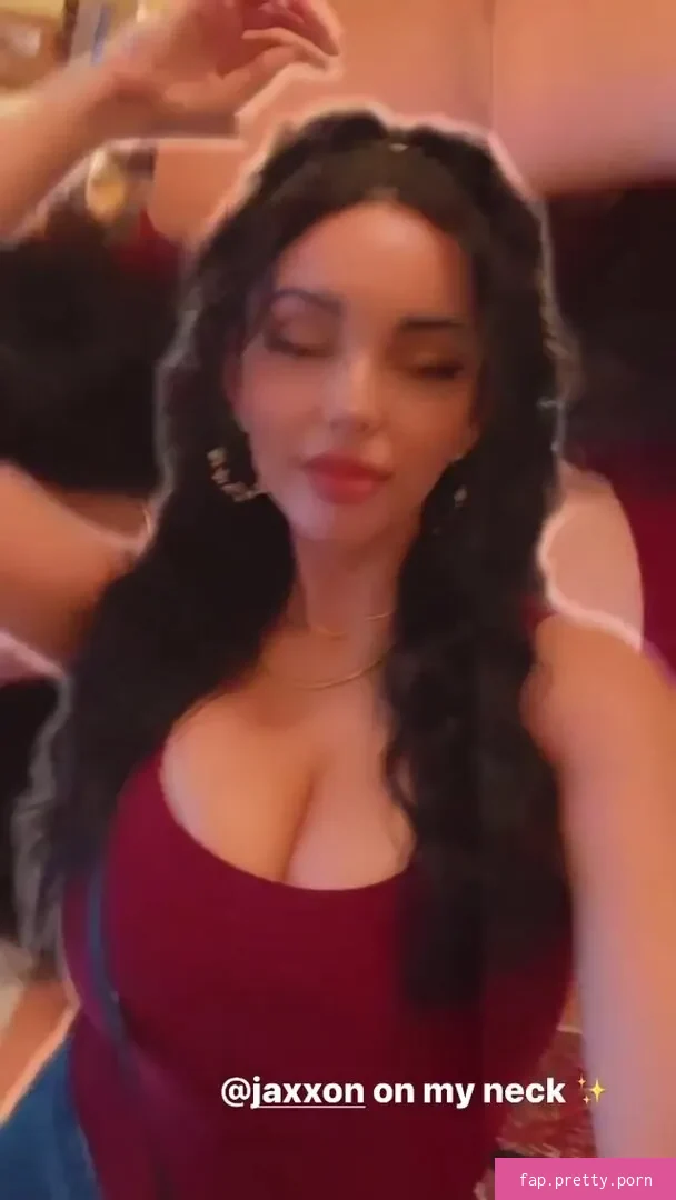 Tara Yazdi - Photo #12