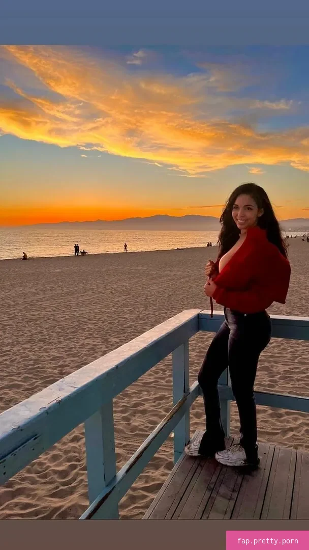 Tara Yazdi - Photo #30