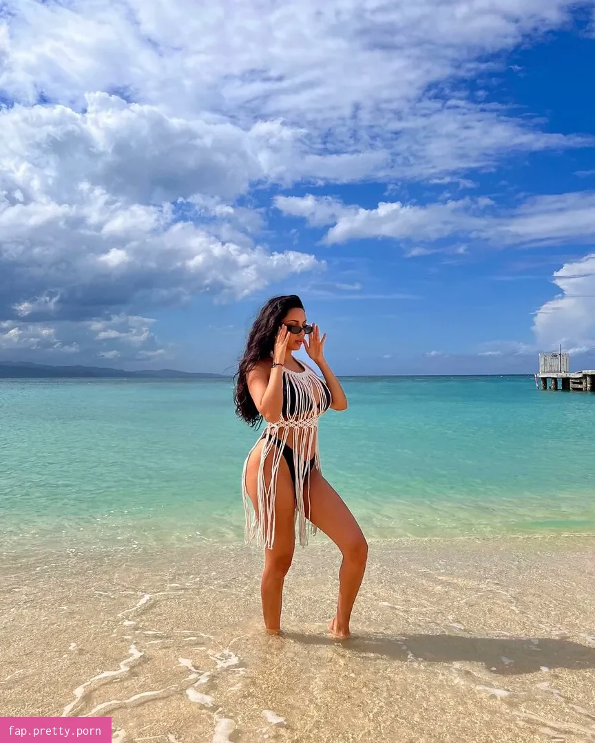 Tara Yazdi - Photo #41