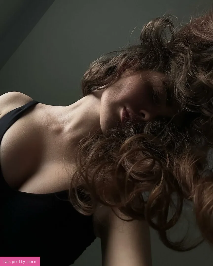 Toma Zhdanova - Photo #03