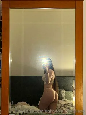 unknown.blondiexo