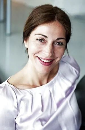 Ulrike C. Tscharre