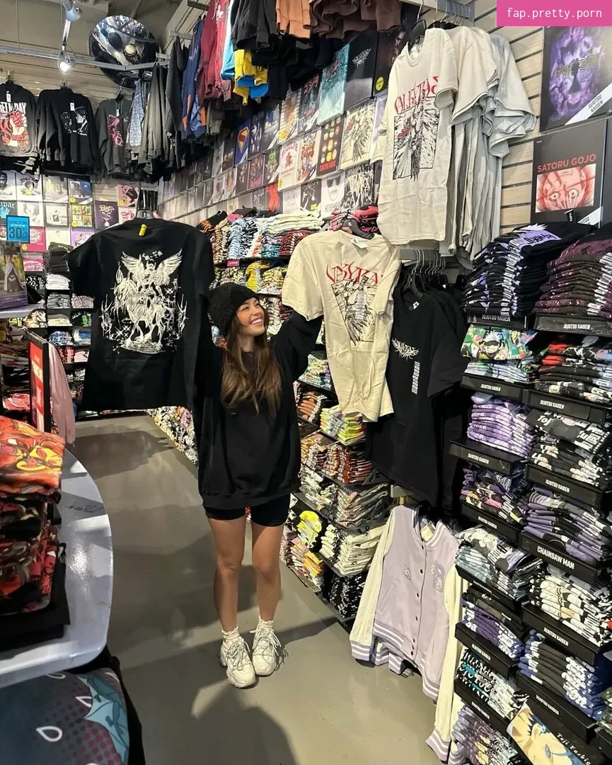 Valkyrae - Photo #36