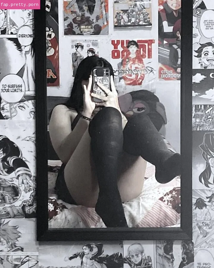 valeriaiscrying - Photo #01