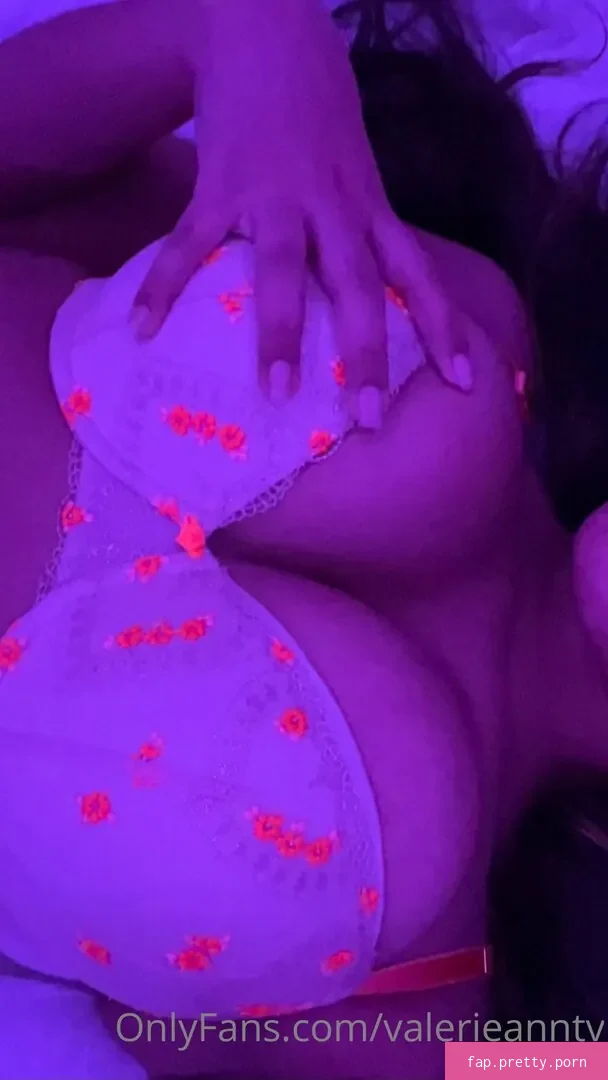 ValerieAnnTV - Photo #03