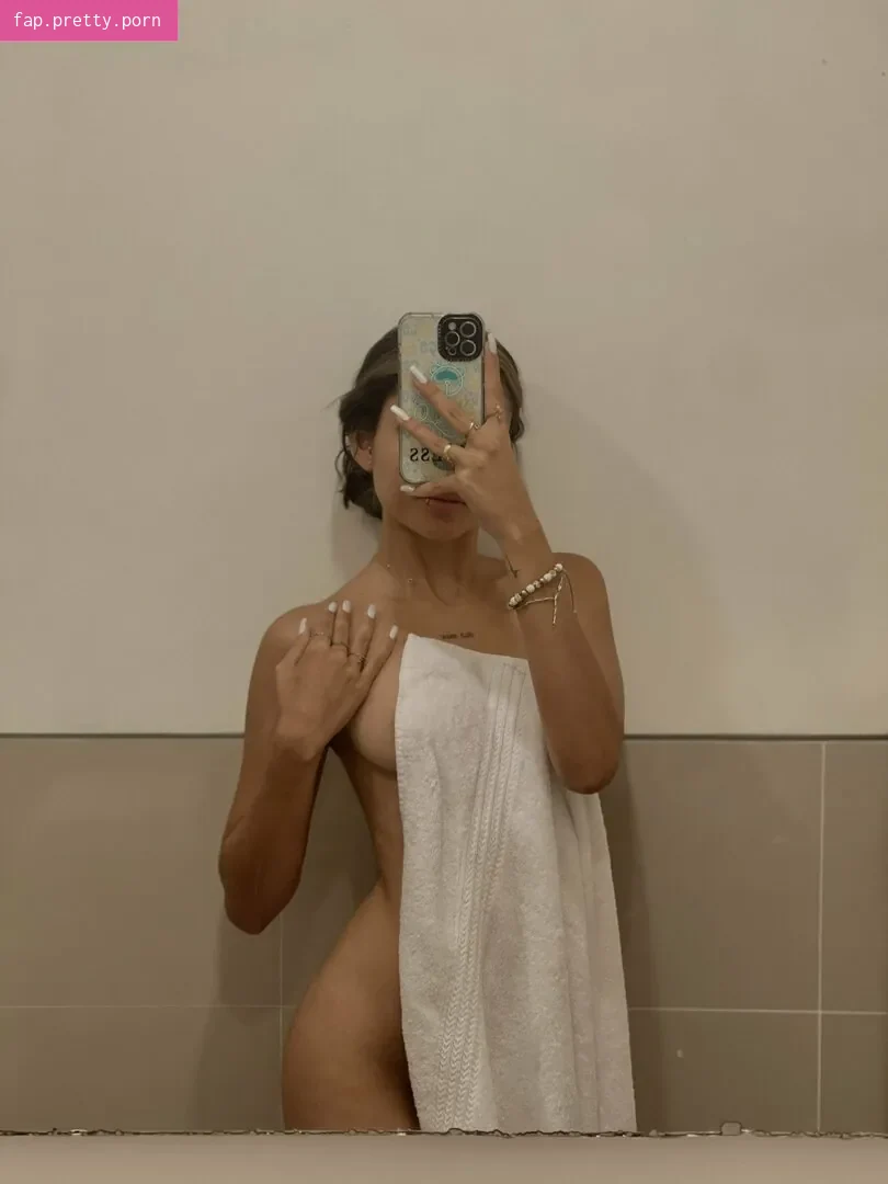 Valeria Cardona - Photo #03