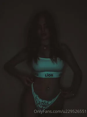 vicky_de_levine