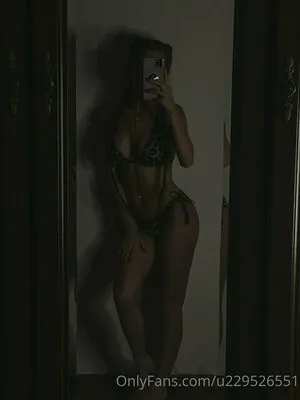 vicky_de_levine