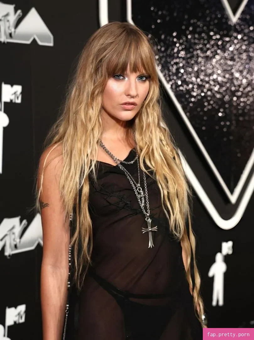 Victoria De Angelis - Photo #13
