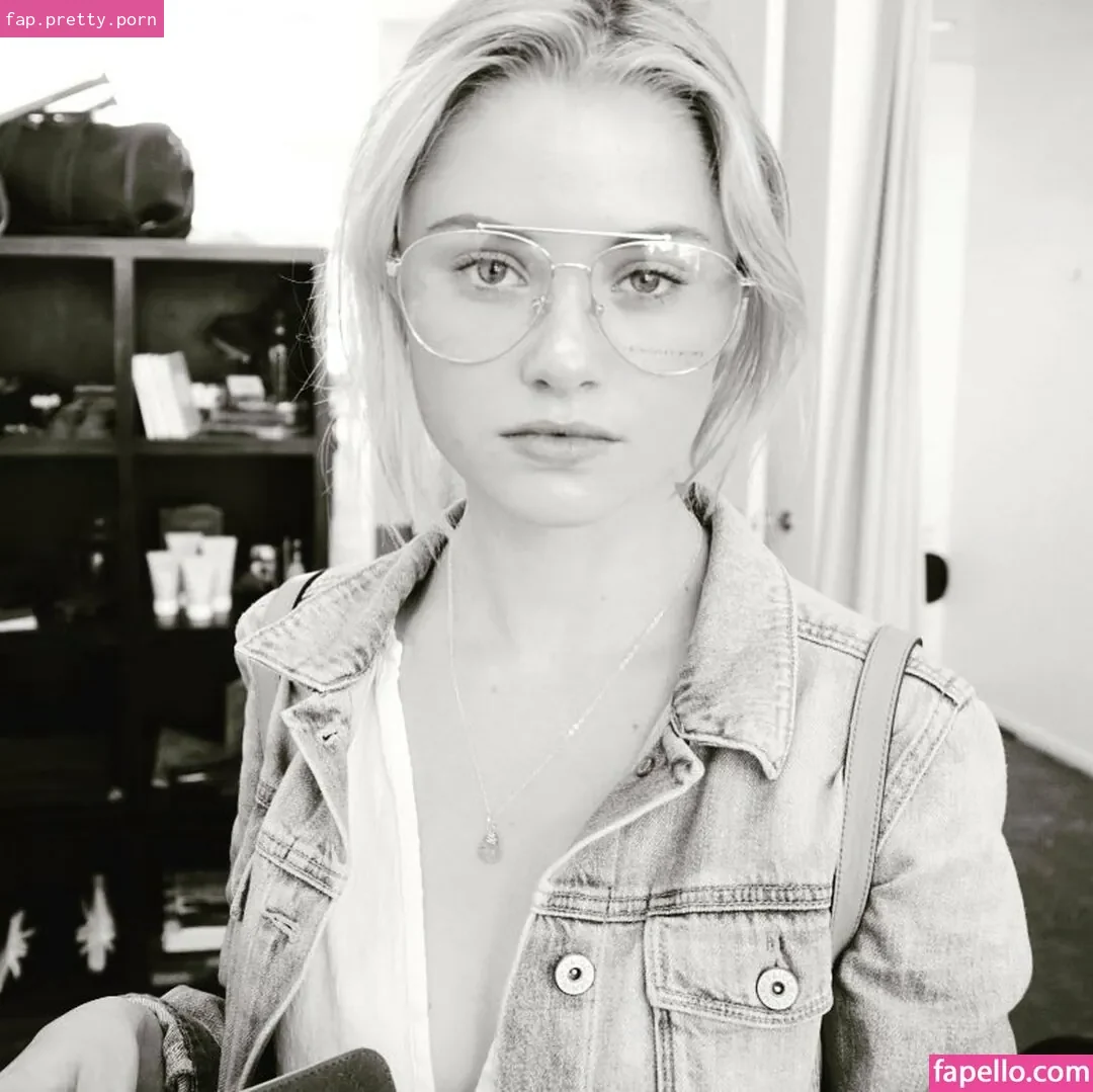 Virginia Gardner - Photo #12