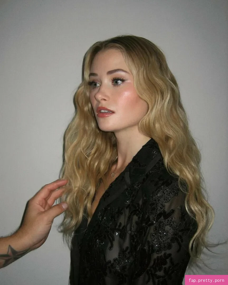 Virginia Gardner - Photo #22